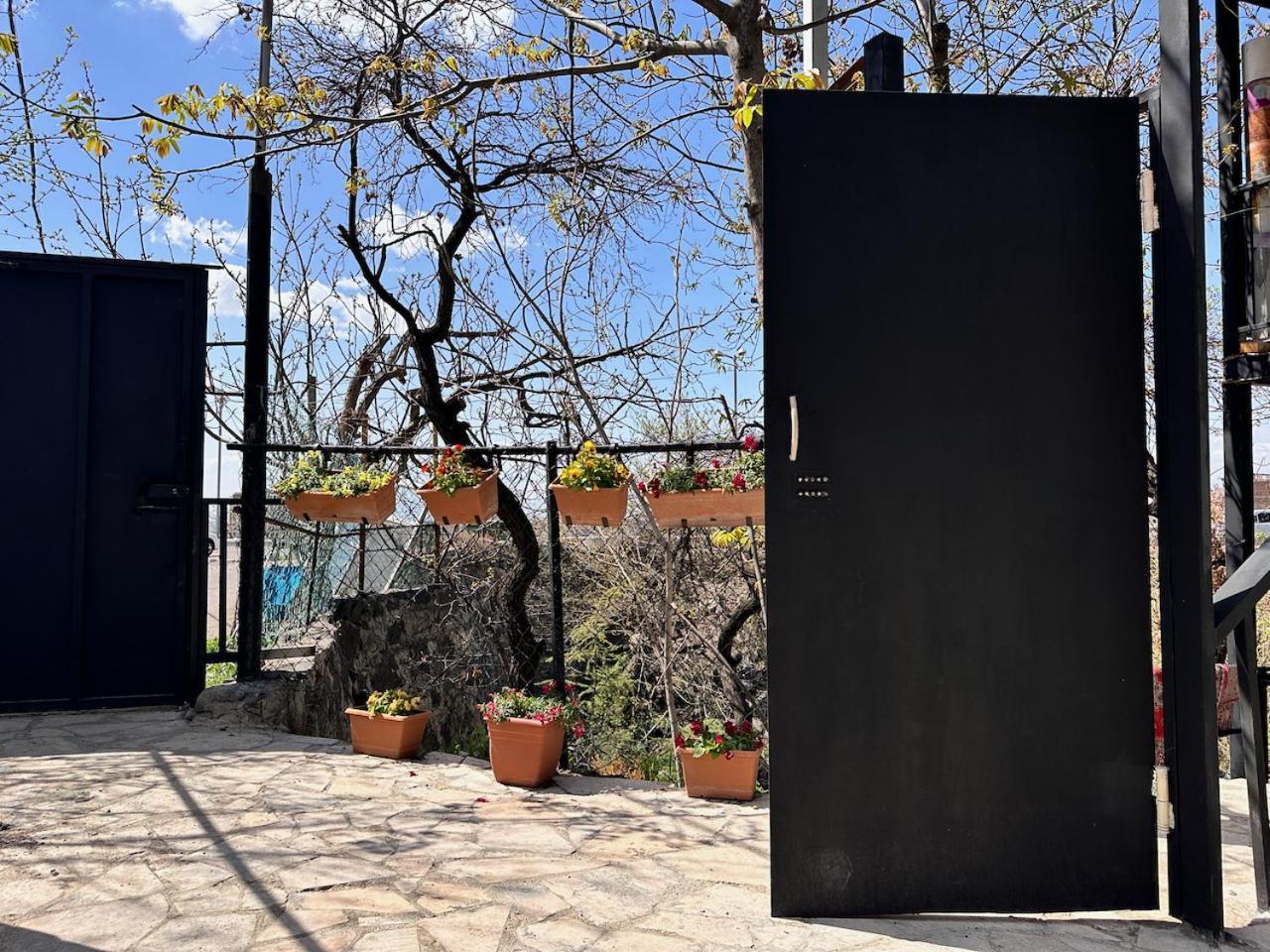 Cosy Studio With Beautiful Garden Yerevan Exterior photo